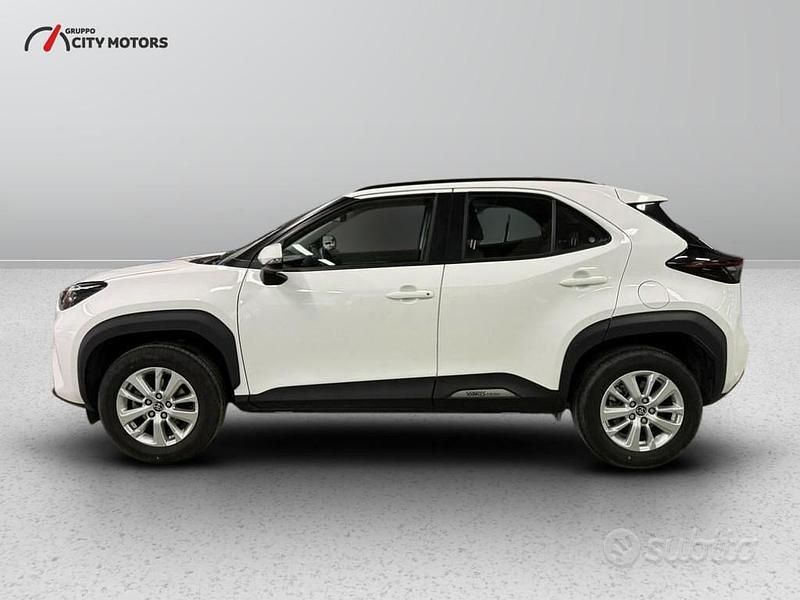 Usata Toyota Yaris Cross Active 116 CV (85 kW) 2023 Amaranto SUV