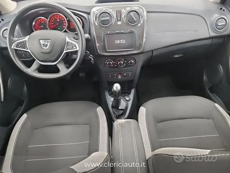 Gebraucht Dacia Sandero Stepway 101 PS (74 kW) 2020 Grau Limousine