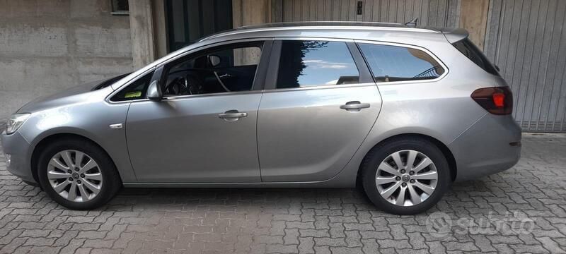 Usata Opel Astra 110 CV (80 kW) 2011 Grigio Station wagon