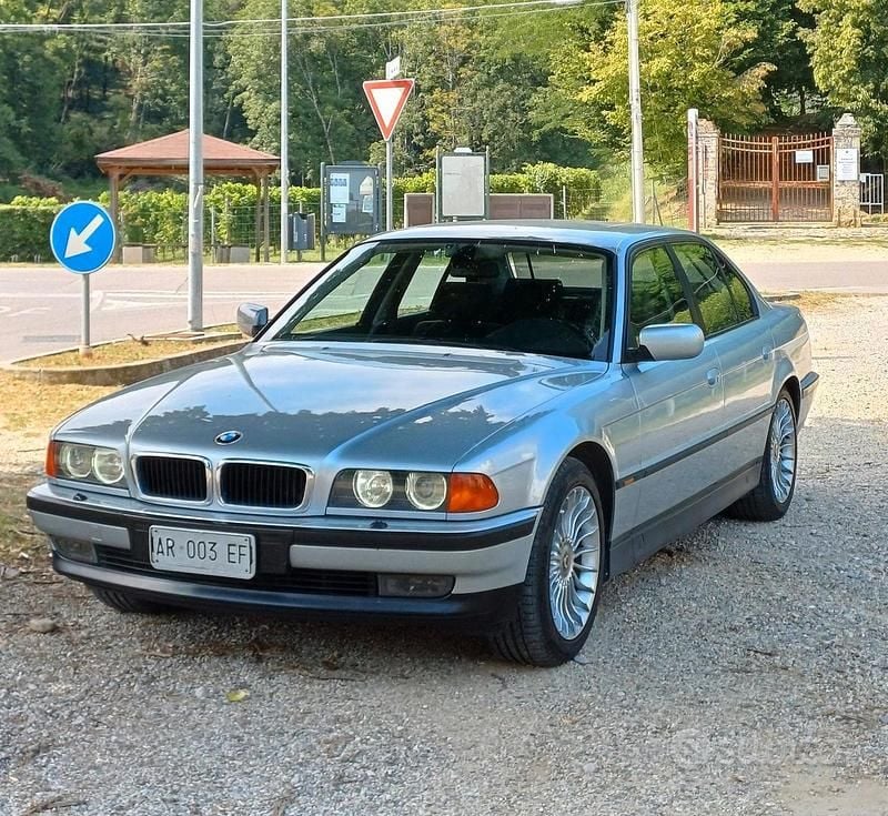 Usata BMW 735 Sport Line 235 CV (172 kW) 1997 Grigio Berlina