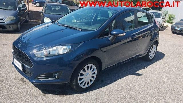 Usata Ford Fiesta Business Edition 75 CV (55 kW) 2016 Blu pastello Utilitaria