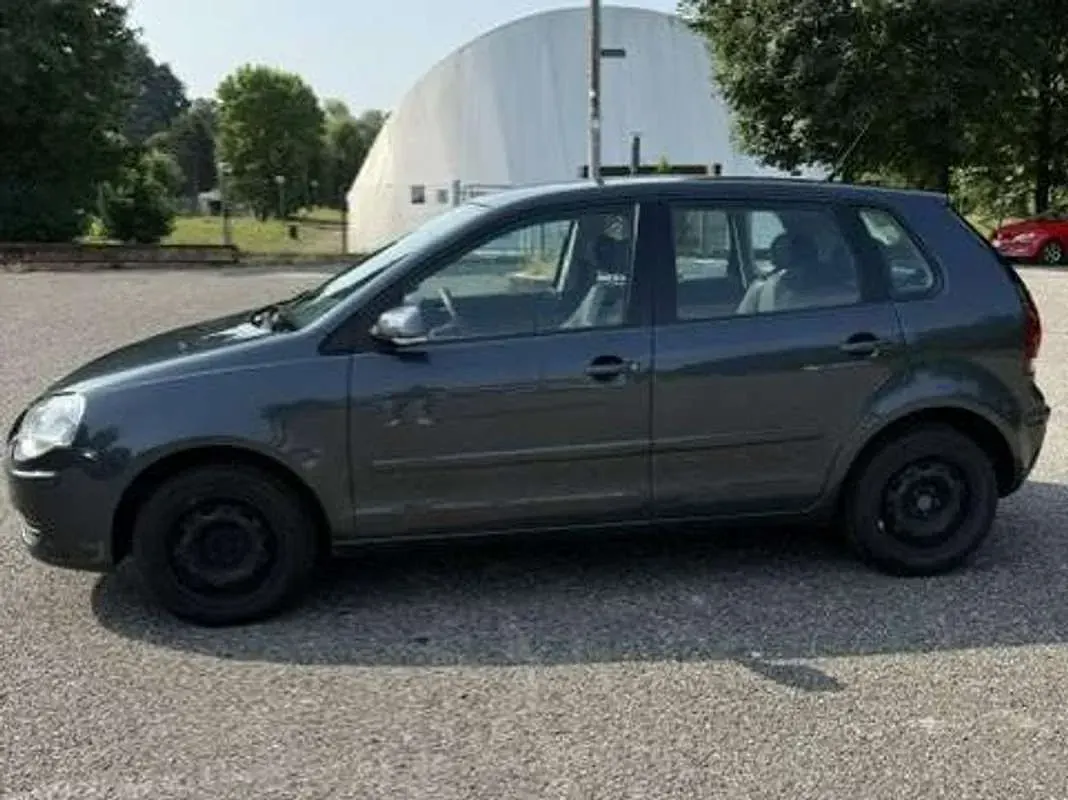 Usata VW Polo Comfortline 75 CV (55 kW) 2005 Grigio Utilitaria