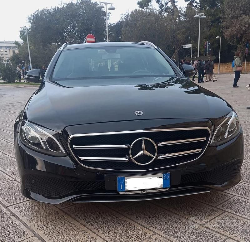 Usata Mercedes E220 Business 195 CV (143 kW) 2019 Nero Station wagon