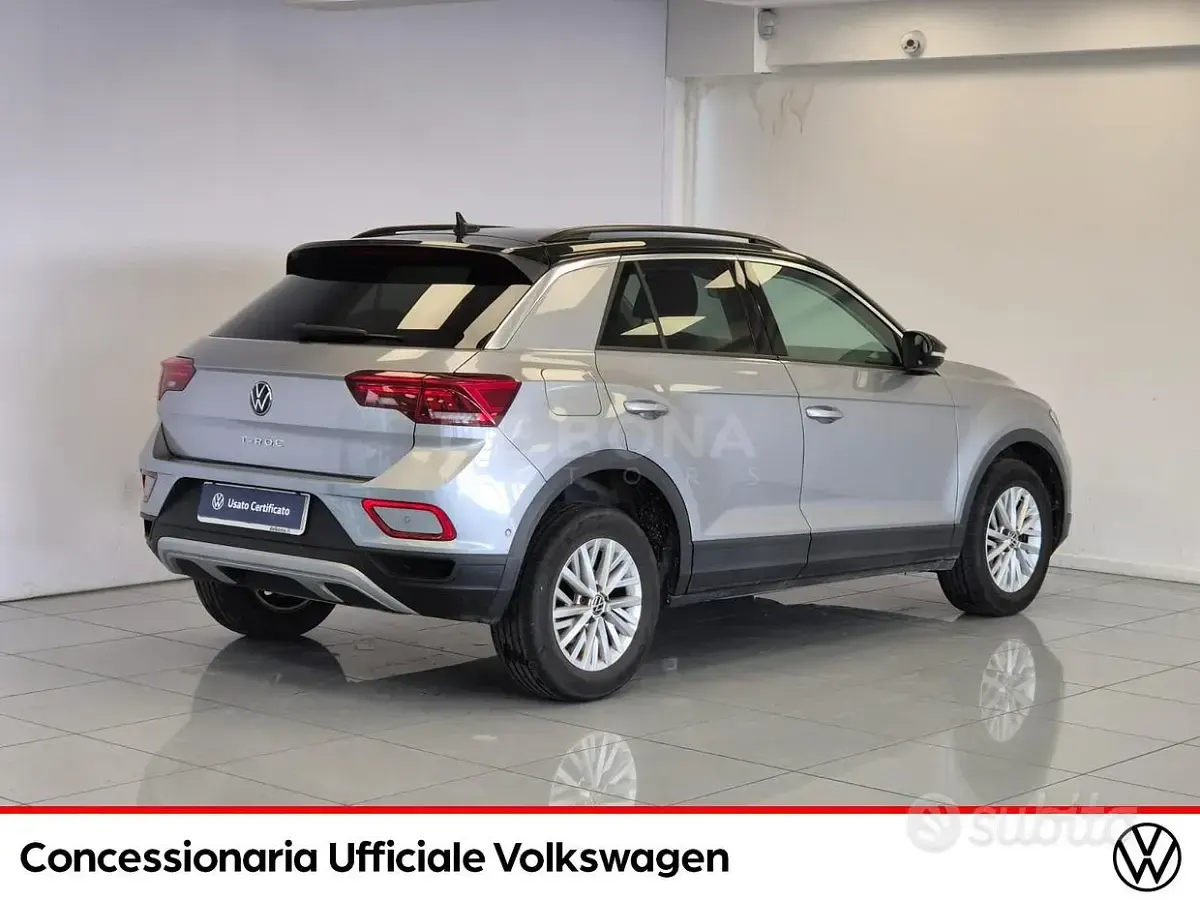 Usata VW T-Roc Life 110 CV (80 kW) 2023 Grigio SUV