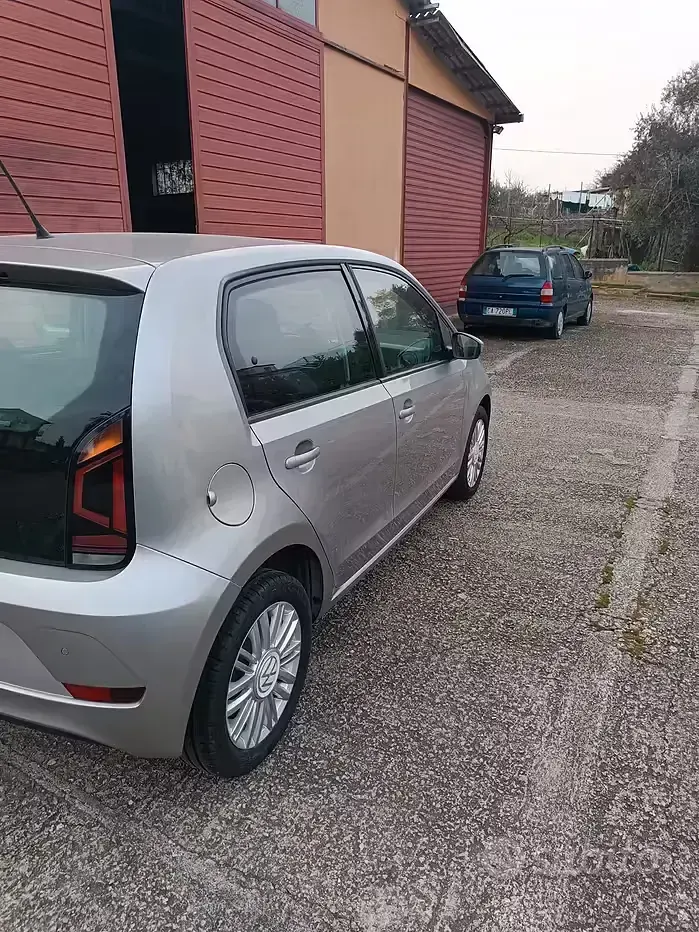 Usata VW up! 65 CV (47 kW) 2022 Grigio Utilitaria