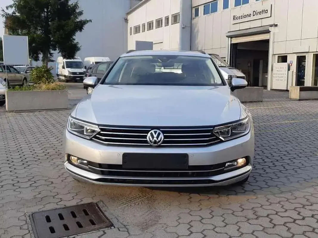 Usata VW Passat Trendline 110 CV (80 kW) 2018 Argento Station wagon
