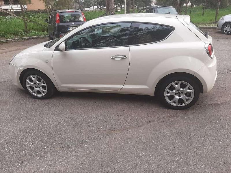 Usata Alfa Romeo MiTo Distinctive 84 CV (61 kW) 2014 Bianco Utilitaria