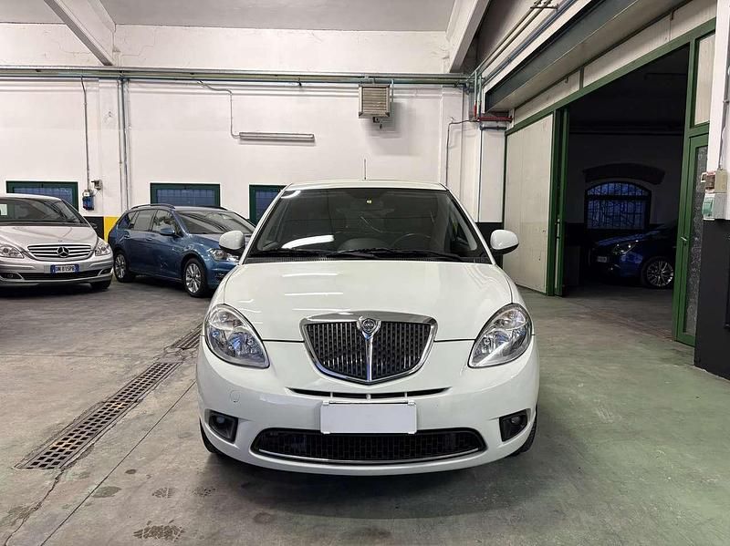 Usata Lancia Ypsilon Platinum 77 CV (56 kW) 2010 Bianco Utilitaria