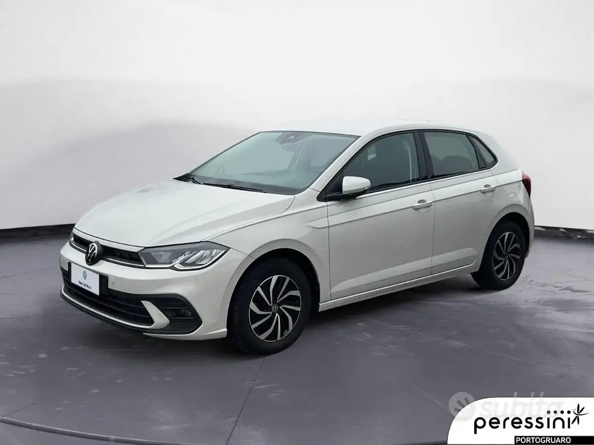Usata VW Polo Life 95 CV (69 kW) 2023 Grigio Utilitaria