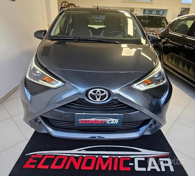 Usata Toyota Aygo Connect Style 72 CV (52 kW) 2020 Grigio Utilitaria