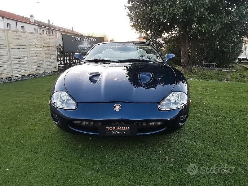 Usata Jaguar XKR 363 CV (266 kW) 1998 Blu Cabrio