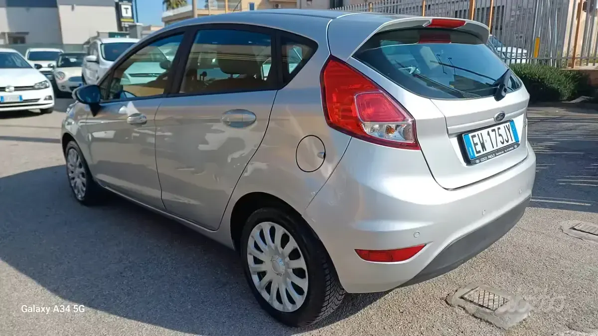 Usata Ford Fiesta 75 CV (55 kW) 2014 Grigio Utilitaria