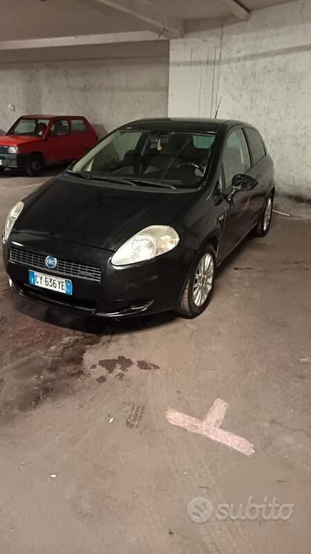 Usata Fiat Grande Punto 90 CV (66 kW) 2005 Utilitaria