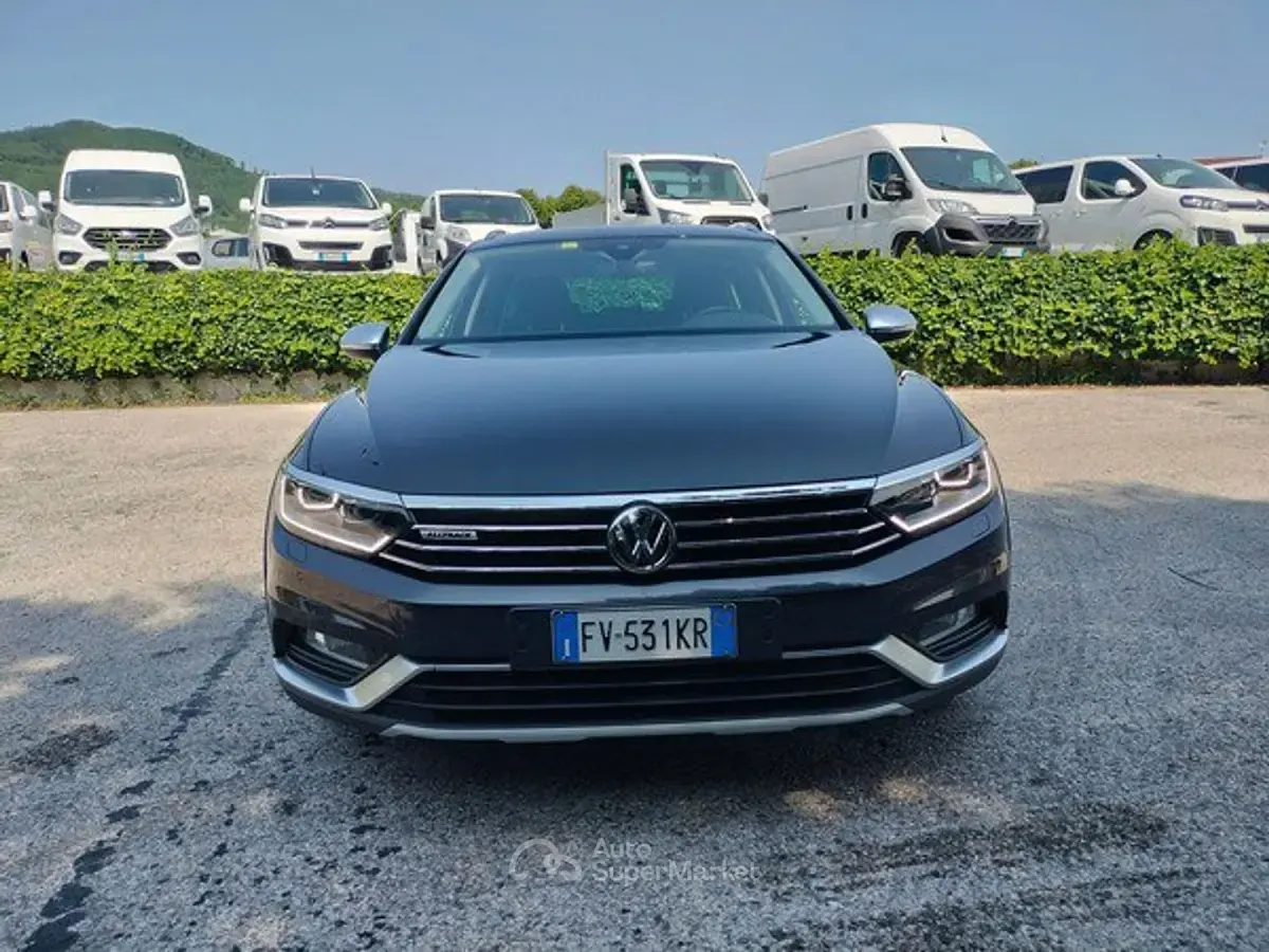 Usata VW Passat 190 CV (139 kW) 2019 Gray Station wagon