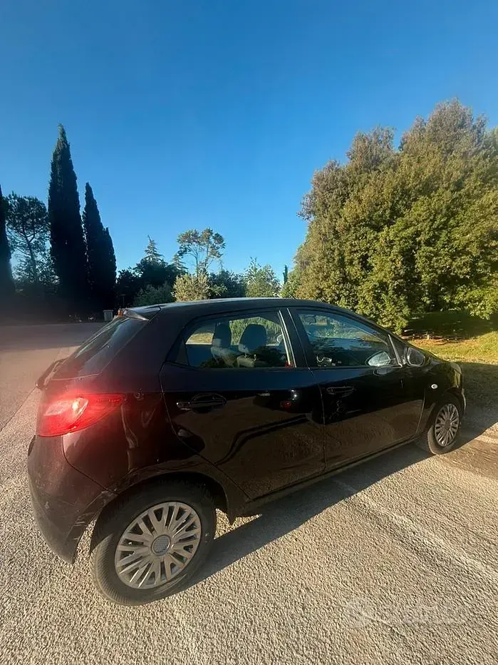 Usata Mazda 2 75 CV (55 kW) 2008 Nero Utilitaria