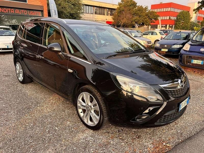 Usata Opel Zafira Tourer 131 CV (96 kW) 2013 Nero Monovolume