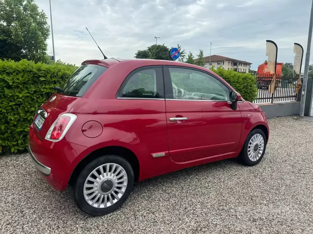 Begagnad Fiat 500 Lounge 69 HK (50 kW) 2008 Röd Halvkombi