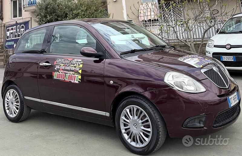 Usata Lancia Ypsilon 60 CV (44 kW) 2008 Viola Utilitaria