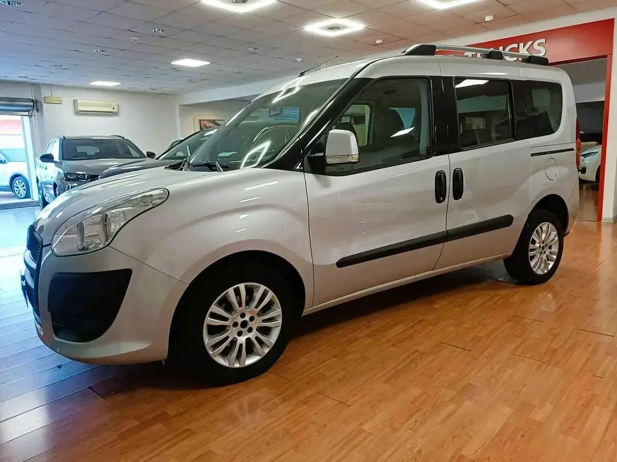 Usata Fiat Doblò Lounge 105 CV (77 kW) 2015 Argento Monovolume