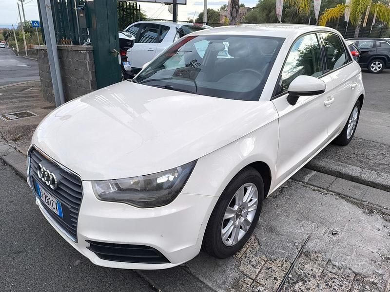 Bianco Usata 2013 Audi A1 S-Line Due volumi | 9700 € (Buon prezzo) - Immagine 1/4
