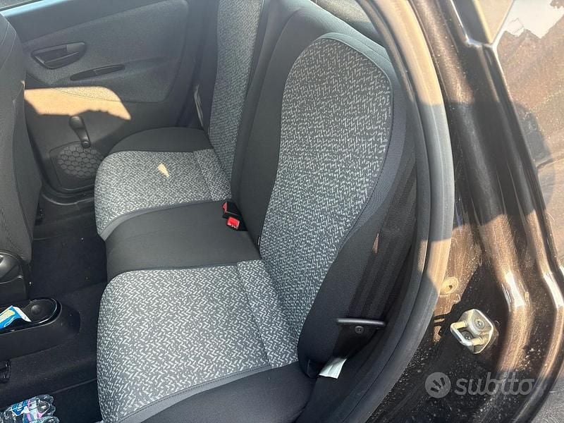 Usata Lancia Ypsilon Gold 69 CV (50 kW) 2023 Nero Utilitaria