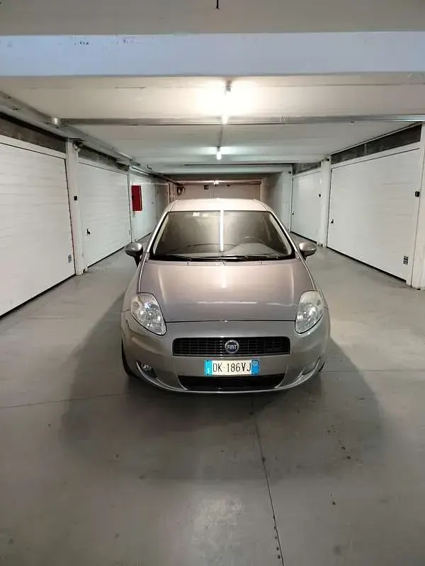 Usata Fiat Grande Punto 90 CV (66 kW) 2008 Argento Utilitaria