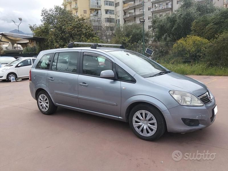 Usata Opel Zafira 125 CV (91 kW) 2010 Blu Monovolume