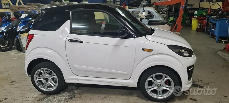 Begagnad Ligier JS50 2023 Vit Halvkombi