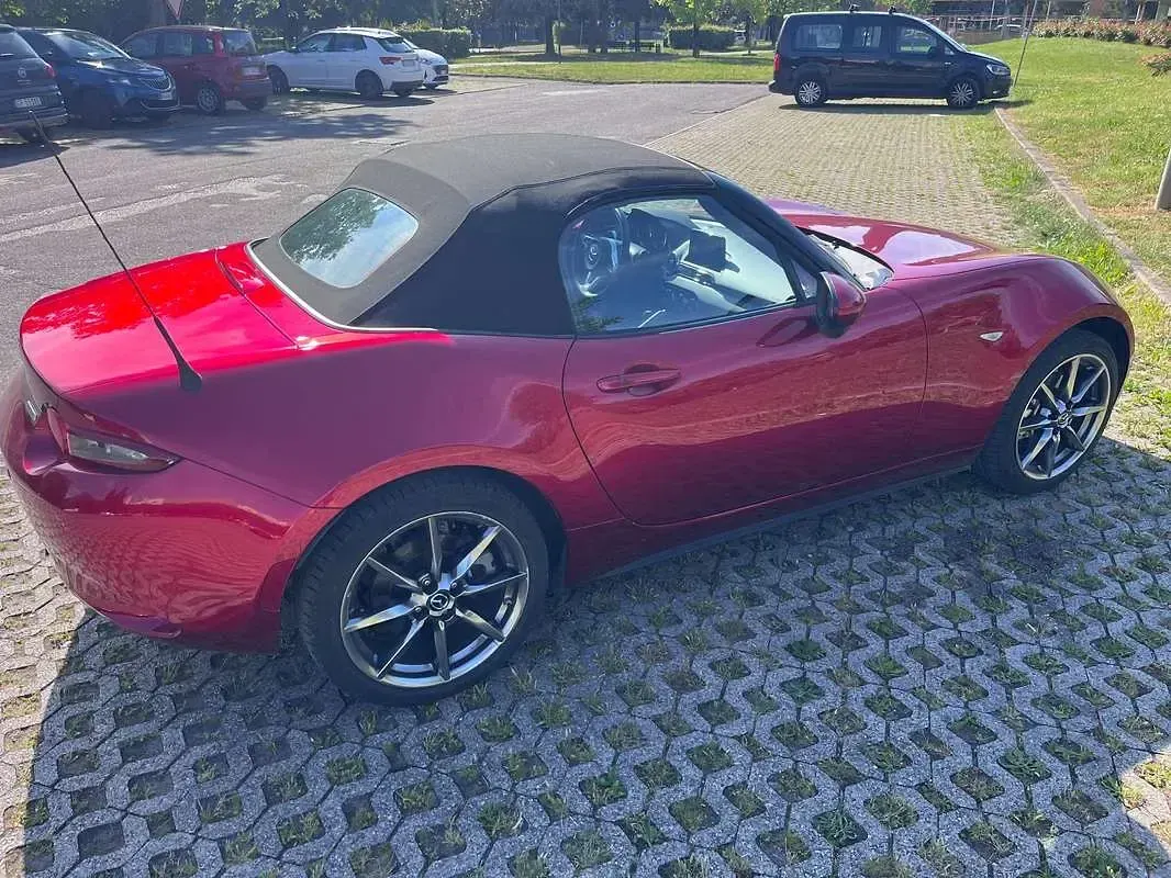 Usata Mazda MX5 Inclusive 184 CV (135 kW) 2021 Rosso Cabrio