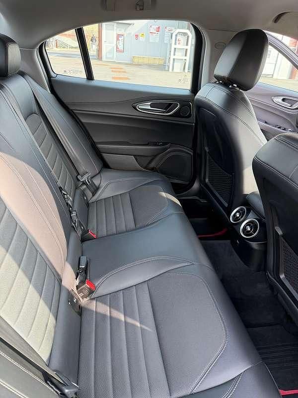 Usata Alfa Romeo Giulia Super 179 CV (131 kW) 2017 Blu/azzurro Berlina