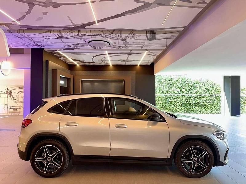 Usata Mercedes GLA200 Executive 150 CV (110 kW) 2022 Argento SUV