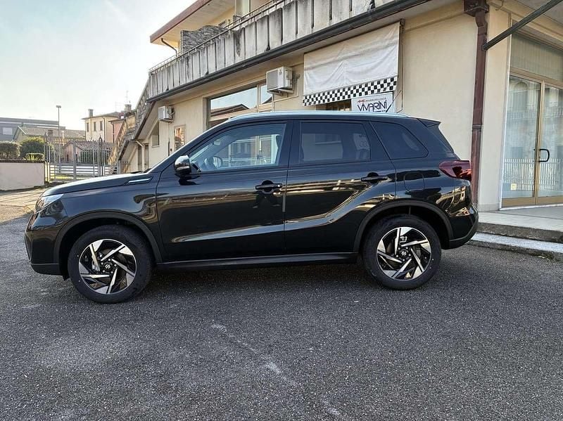 Nuova Suzuki Vitara 110 CV (80 kW) 2026 Nero dubai SUV