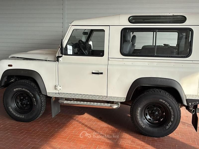 Usata Land Rover Defender SE 122 CV (89 kW) 2009 Bianco Station wagon