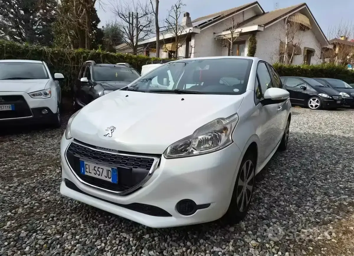 Usata Peugeot 208 Allure 82 CV (60 kW) 2014 Bianco Utilitaria