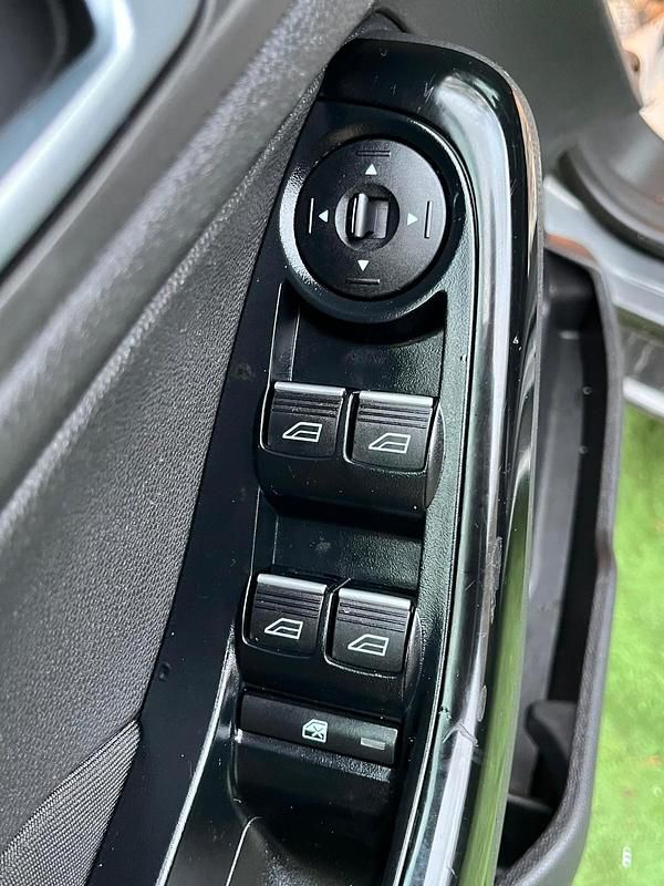 Usata Ford Fiesta 95 CV (69 kW) 2015 Grigio Berlina