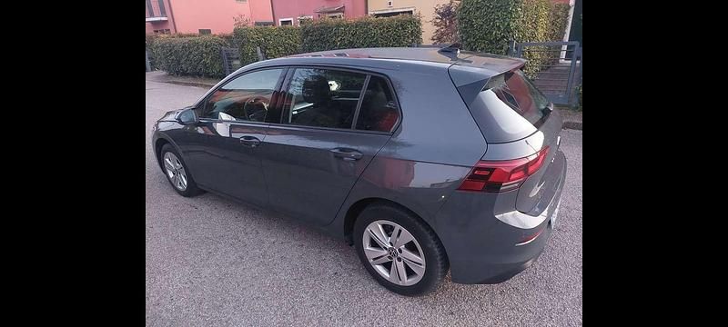 Usata VW Golf VIII Life 116 CV (85 kW) 2021 Grigio Berlina