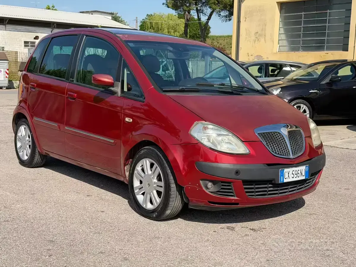 Usata Lancia Musa 95 CV (69 kW) 2005 Rosso Monovolume
