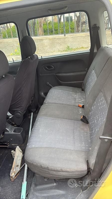 Usata Opel Agila 69 CV (50 kW) 2003 Giallo Monovolume
