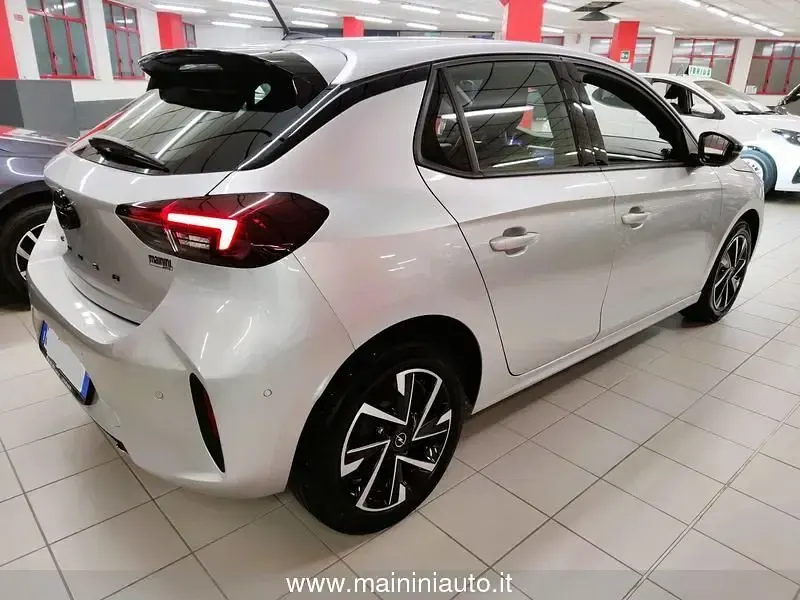 Usata Opel Corsa 101 CV (74 kW) 2025 Argento Utilitaria