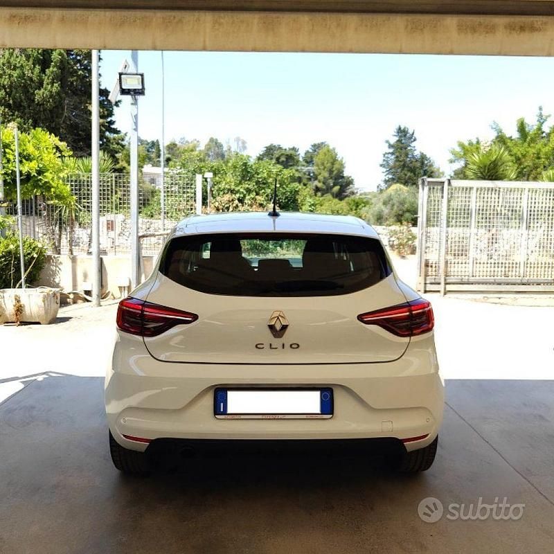 Usata Renault Clio V Business 101 CV (74 kW) 2022 Bianco Berlina