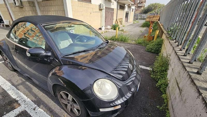 Usata VW New Beetle 105 CV (77 kW) 2009 Nero Utilitaria