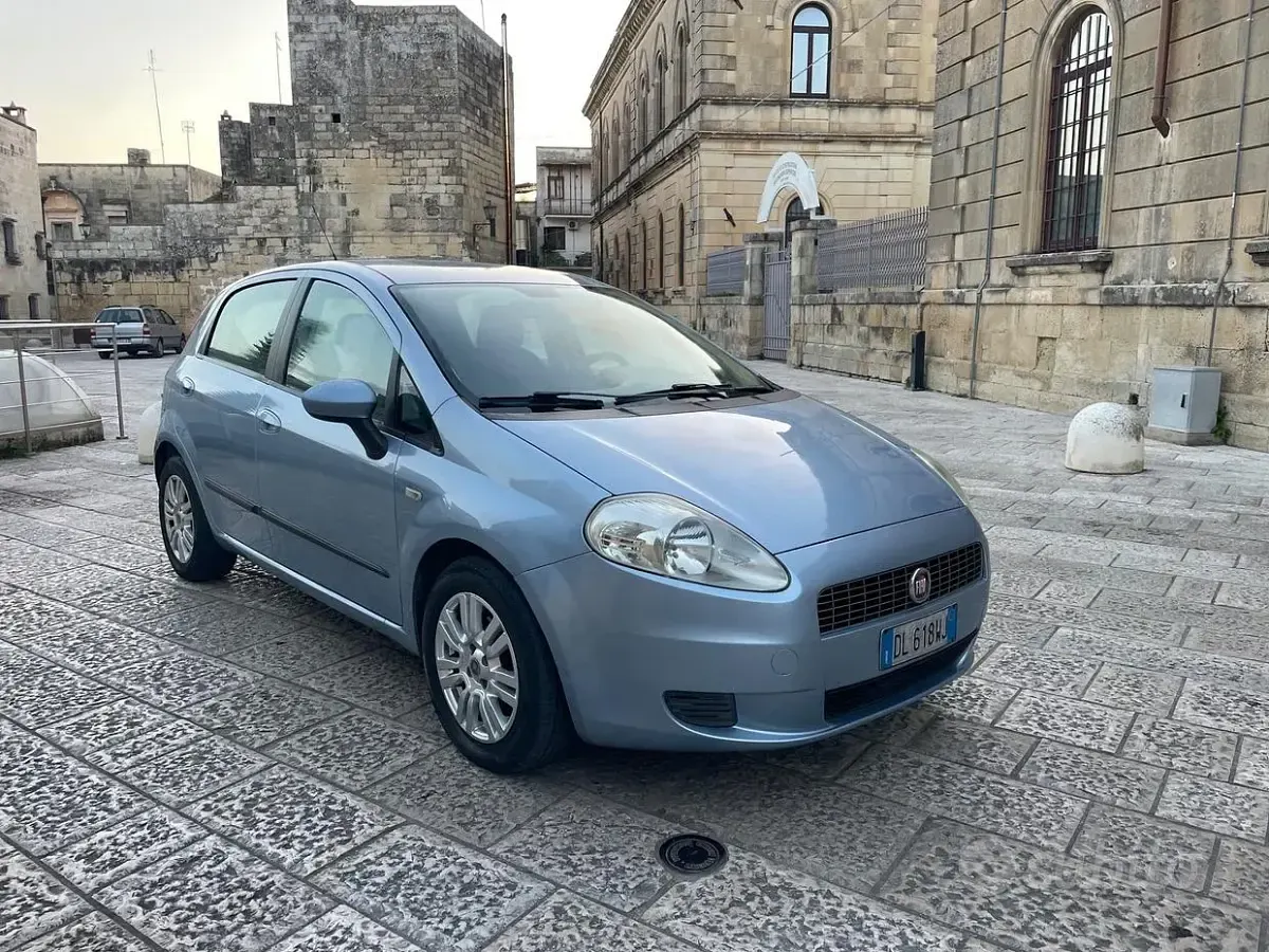 Usado Fiat Grande Punto 65 HP (47 kW) 2008 Azul Citadino