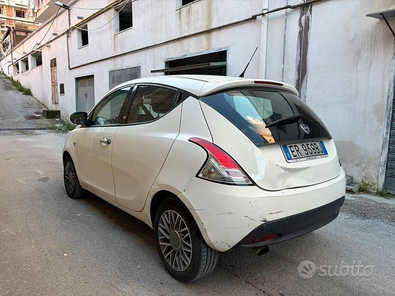 Usata Lancia Ypsilon 2013 Bianco Utilitaria