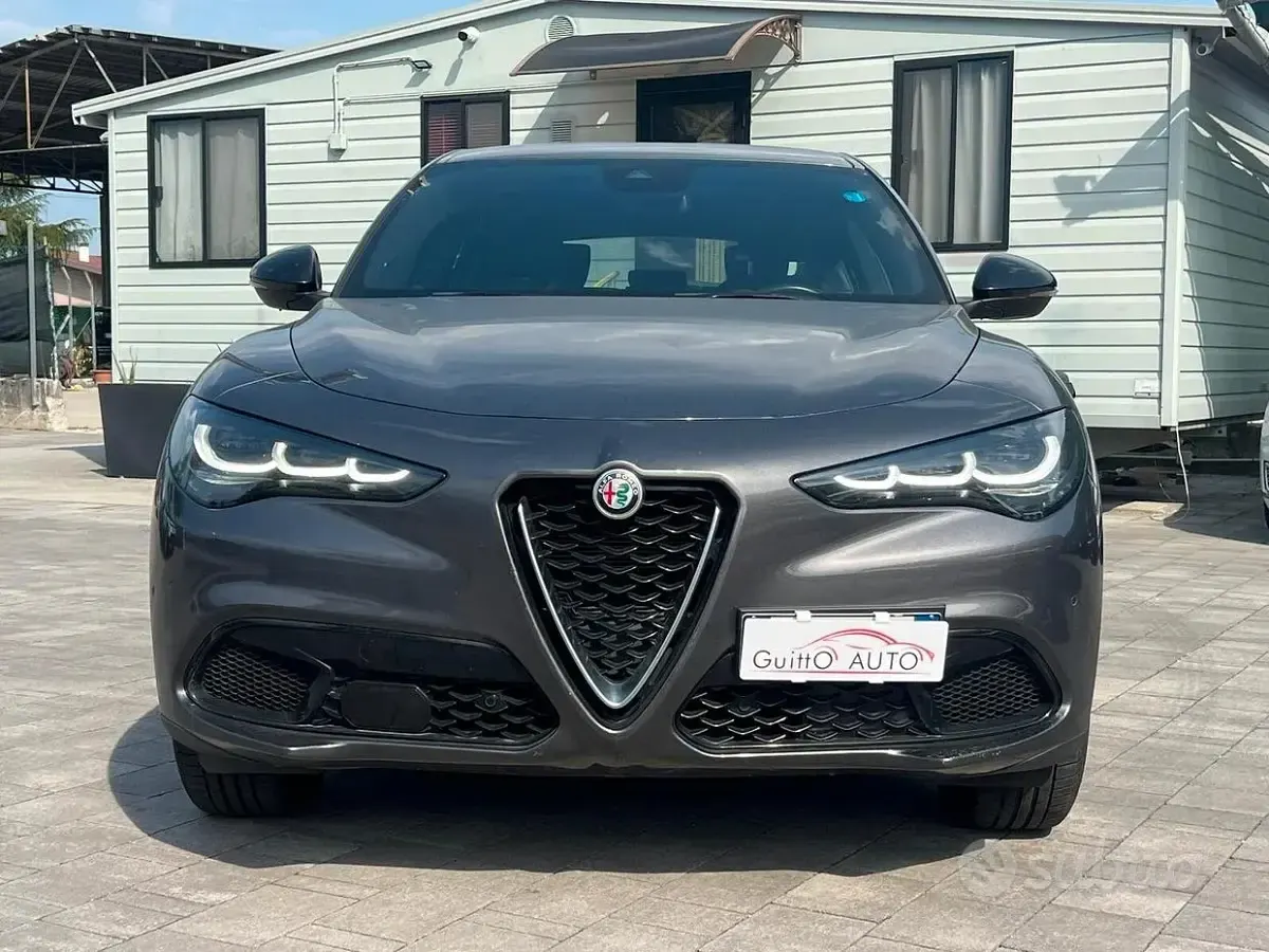Usata Alfa Romeo Stelvio Super 209 CV (153 kW) 2023 Grigio SUV