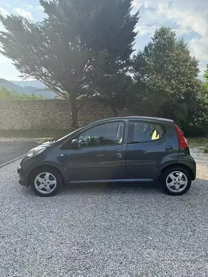 Usata Peugeot 107 68 CV (50 kW) 2007 Nero Utilitaria