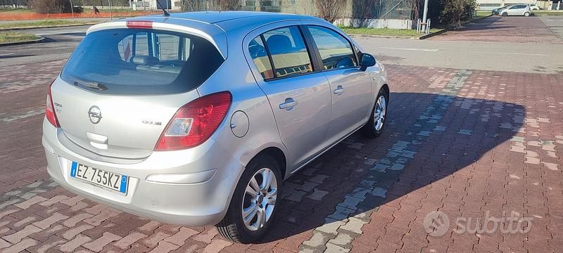 Usata Opel Corsa 75 CV (55 kW) 2012 Grigio Utilitaria