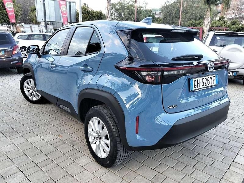 Usata Toyota Yaris Cross Active 92 CV (67 kW) 2022 Blu/azzurro SUV