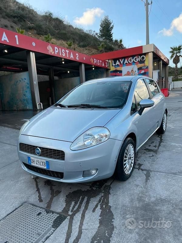Usata Fiat Grande Punto 75 CV (55 kW) 2006 Grigio Utilitaria