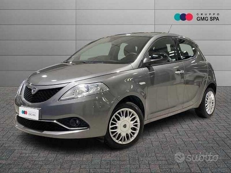 Usata Lancia Ypsilon Gold 69 CV (50 kW) 2017 Grigio Utilitaria