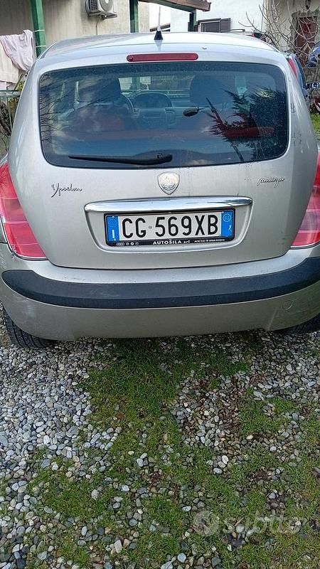 Usata Lancia Ypsilon 80 CV (58 kW) 2003 Grigio Utilitaria